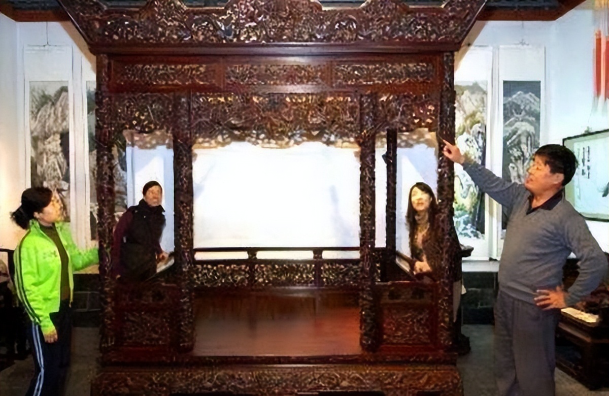 3吨重的沉香龙床惊现莆田,一位先生用两千万买下沉香龙床