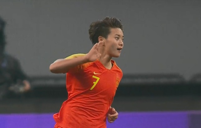 王霜被父母抛弃是怎么回事,王霜是被姨父姨母养大的吗