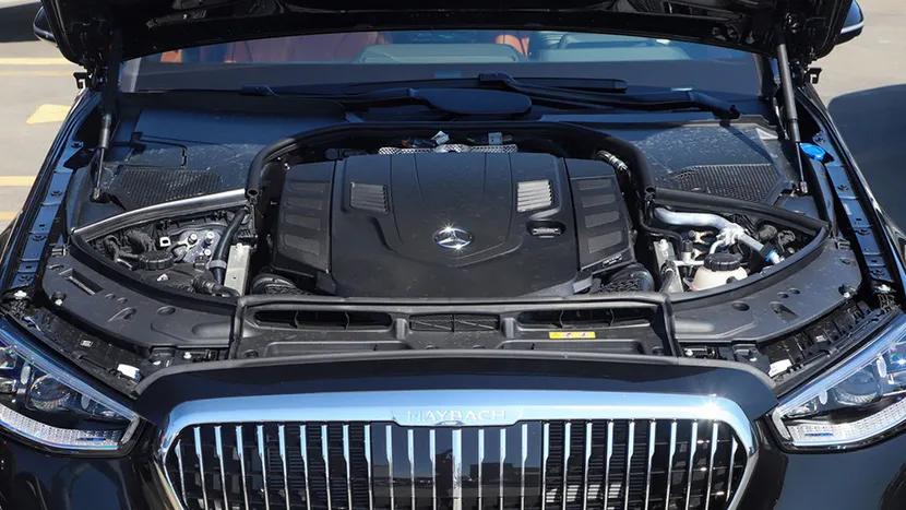 迈巴赫S级:月养车6478元,买保险一年就要花5万