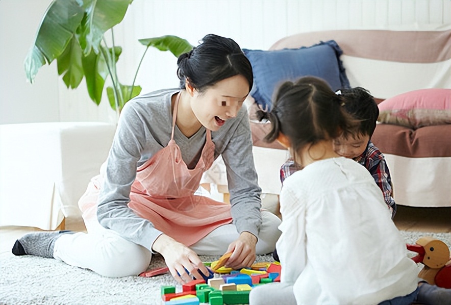 继母虐待儿童真实事件,继母虐待孩子被父亲暴打