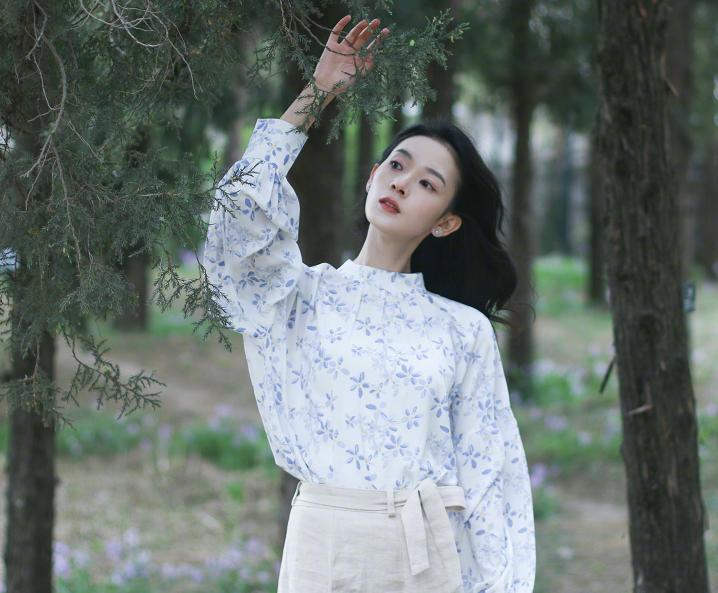 杨幂与唐人解约事件,芒果台四小花为什么辞职