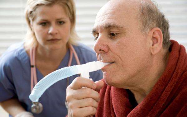 支气管哮喘急性发作药物治疗首选,哮喘急性发作时正确的措施是