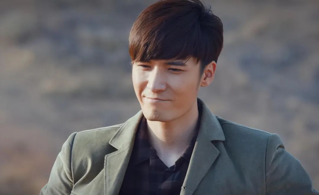 抹发胶、抛媚眼、住别墅，抗日剧中出现的4大毒瘤，正在野蛮生长