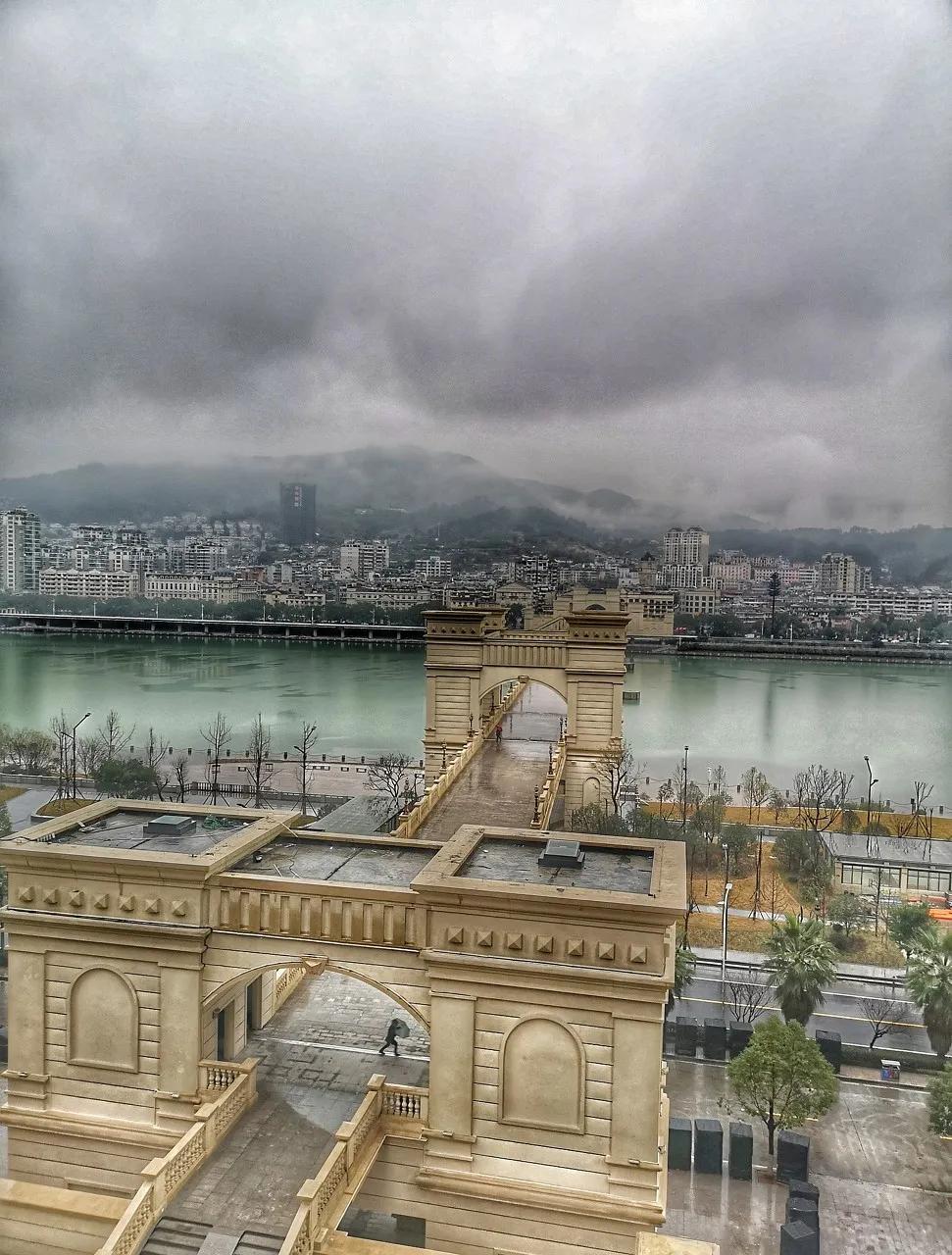 中国唯一用欧元买菜的江南小城,这座城市遍地都是豪车