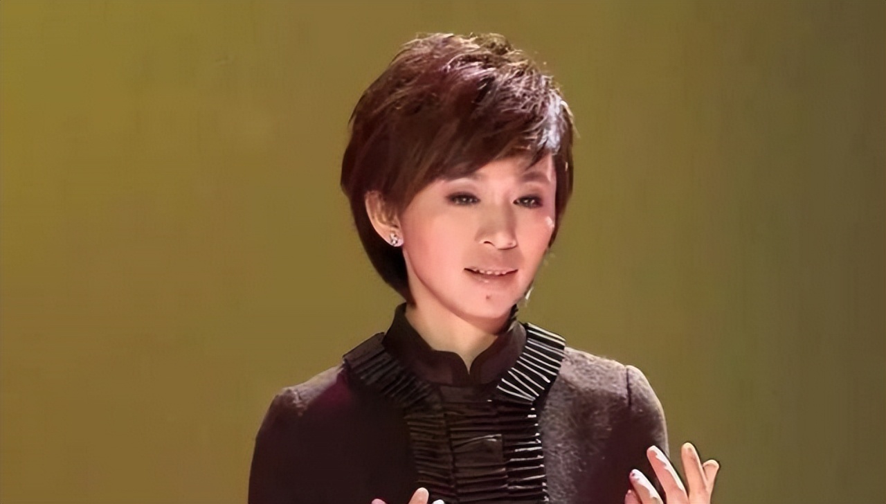 欧阳夏丹主持新闻联播康辉,陪伴欧阳夏丹