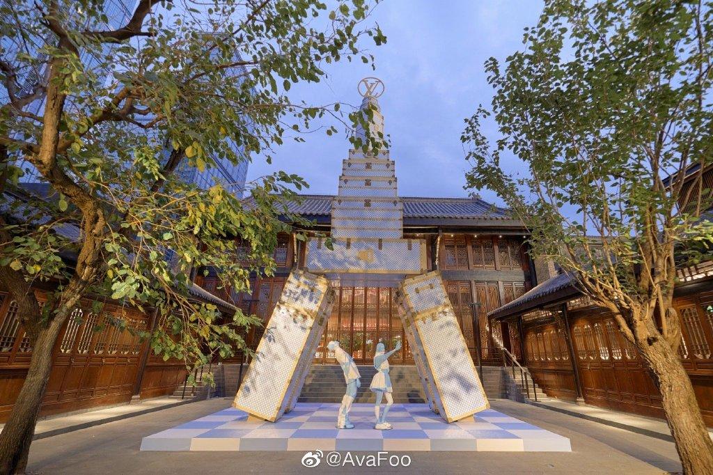 奢侈品秀场设计经典,奢侈品门店圣诞装扮