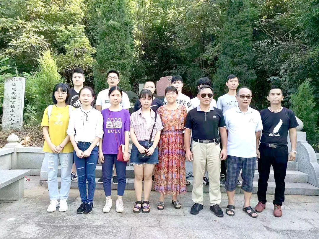 一个小山村走出600多名大学生,小山村15年走出300位大学生视频