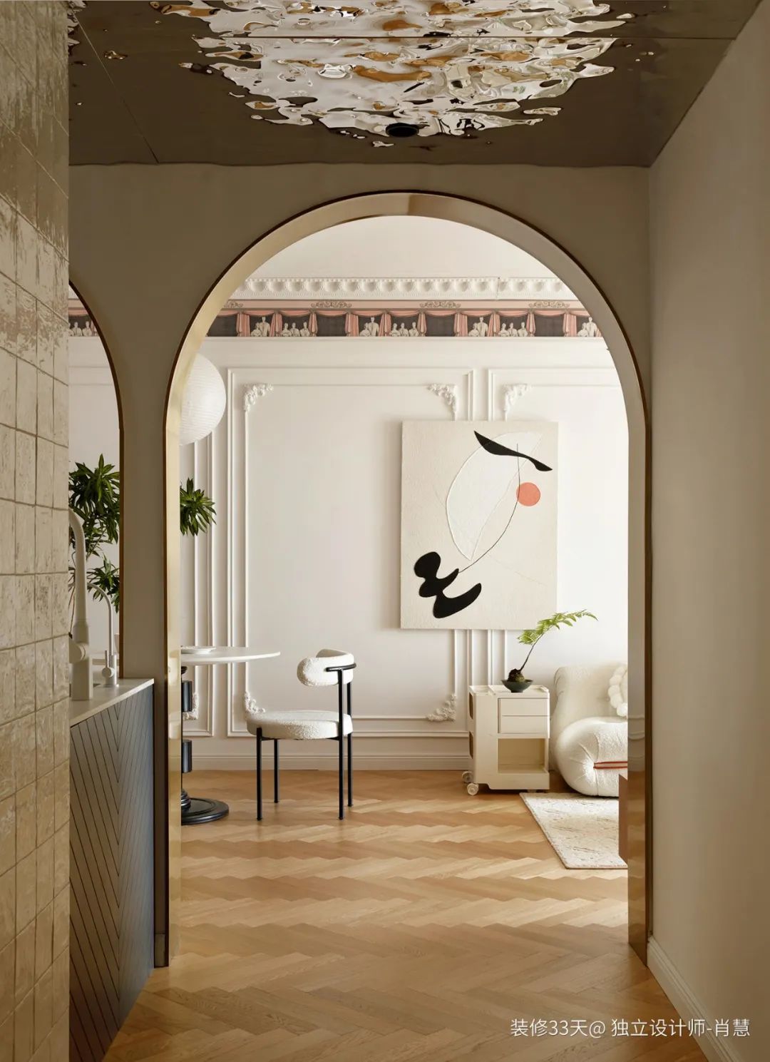 我盯着几个门洞看了好久