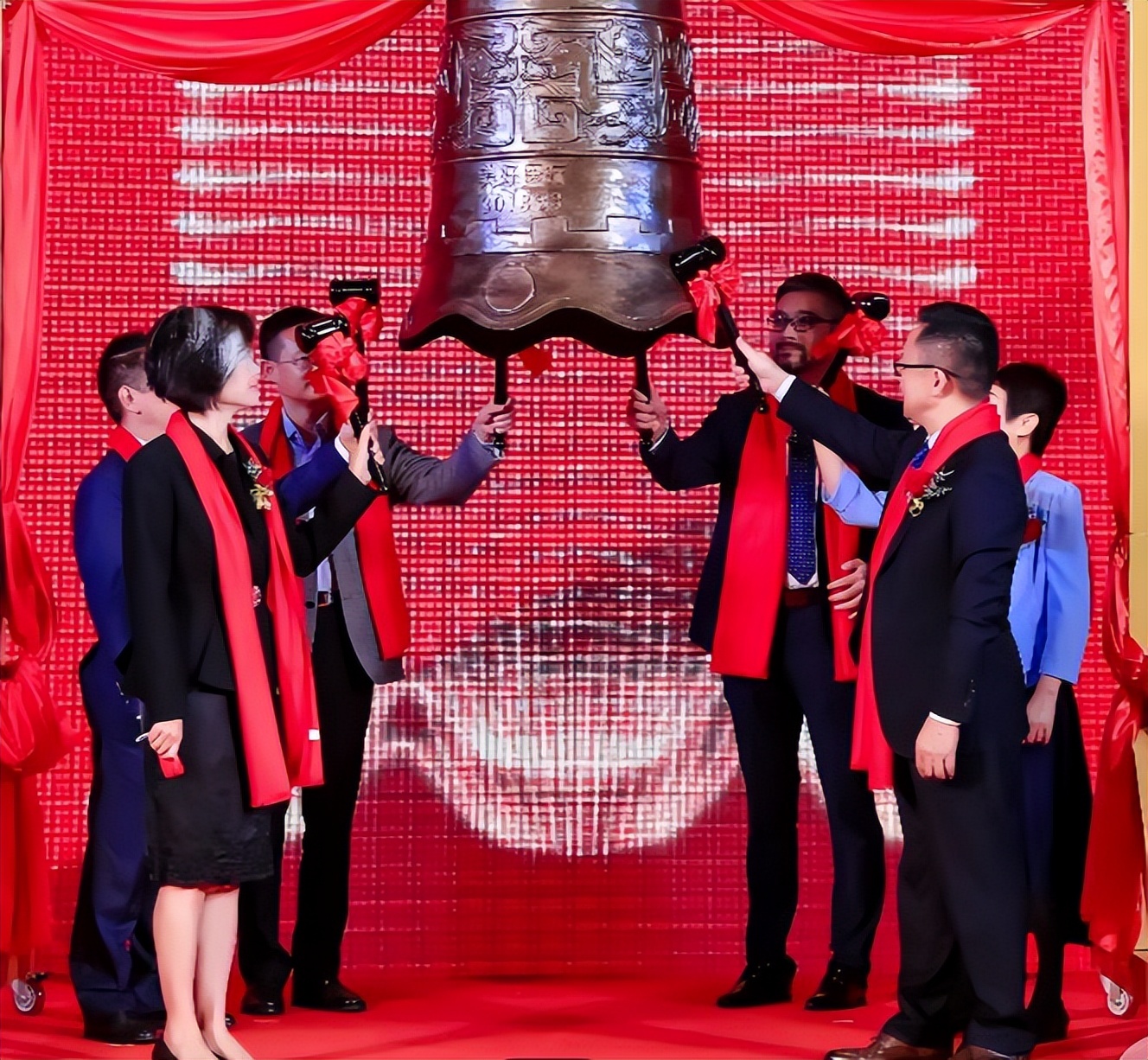 熊小川持股,熊小川身家