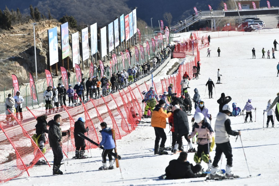 新春走基层就地过年别样的年味儿,新春走基层慰问演出暖意十足