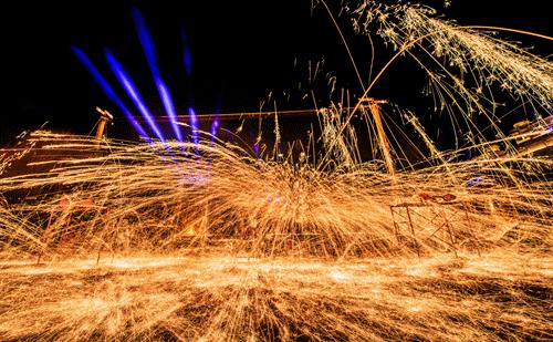 郑州灯展好玩的地方,郑州春节晚上打铁花