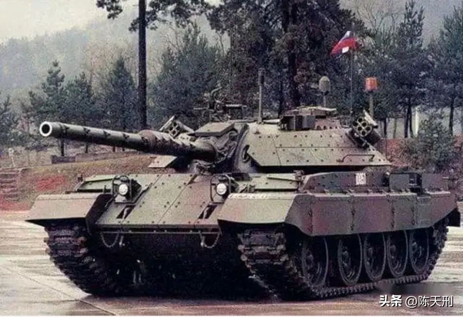 乌军火炮已消耗殆尽,乌军支援新型坦克