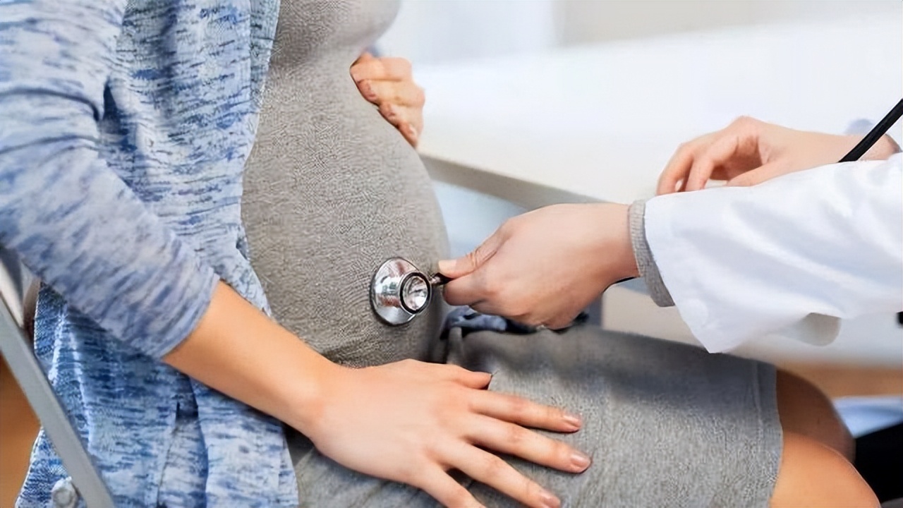 孕妈常吃三种食物远离难看妊娠纹,胎儿羊水多吃什么食物好