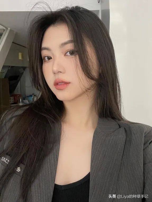 脸大脸圆头发少适合什么发型短发,40岁头发稀少脸圆大适合什么发型