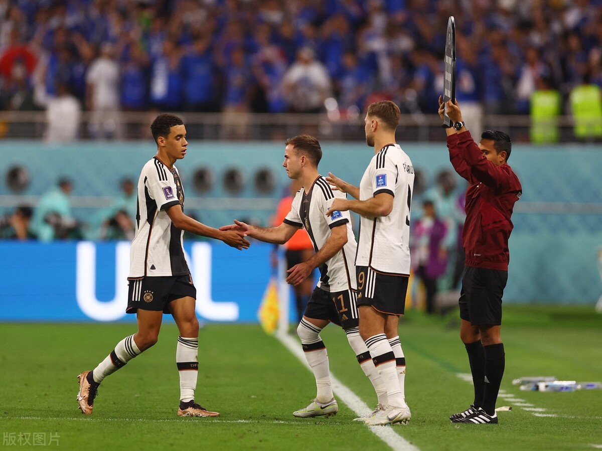 世界杯日本队2-1逆转胜德国冷门,2018年足球世界杯德国vs日本比赛