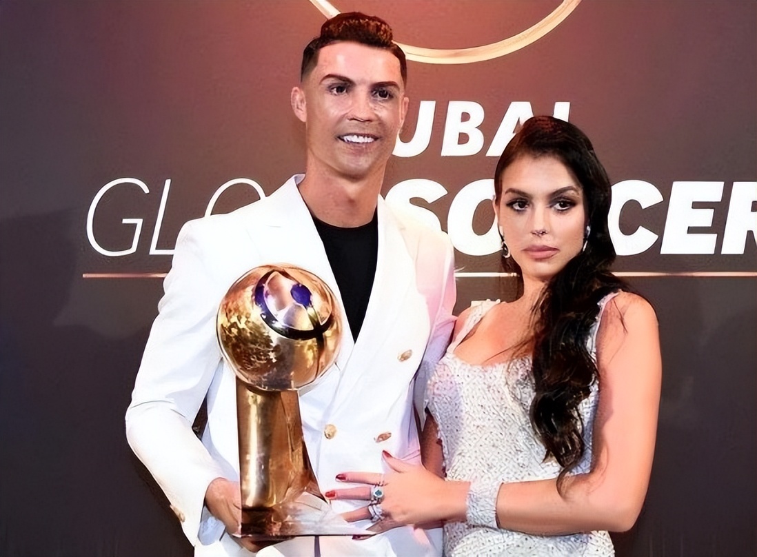 c罗伊莲娜乔治娜对比,c罗为何选择乔治娜而放弃伊莲娜