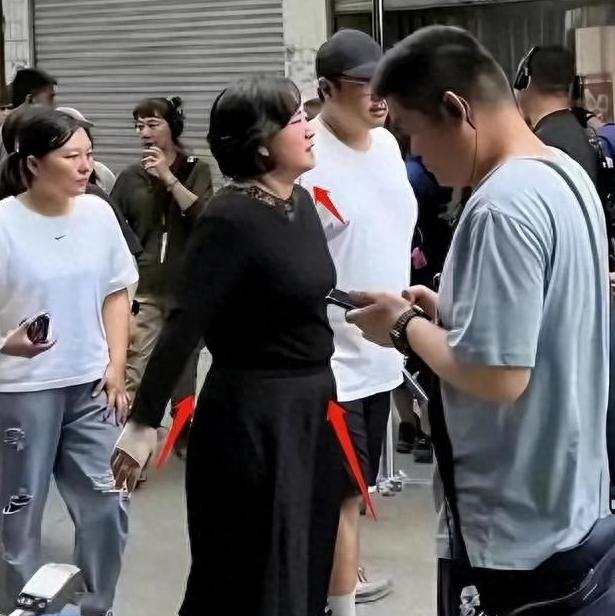 贾玲暴瘦50斤如同换了个人,贾玲暴瘦40斤后颜值逆天