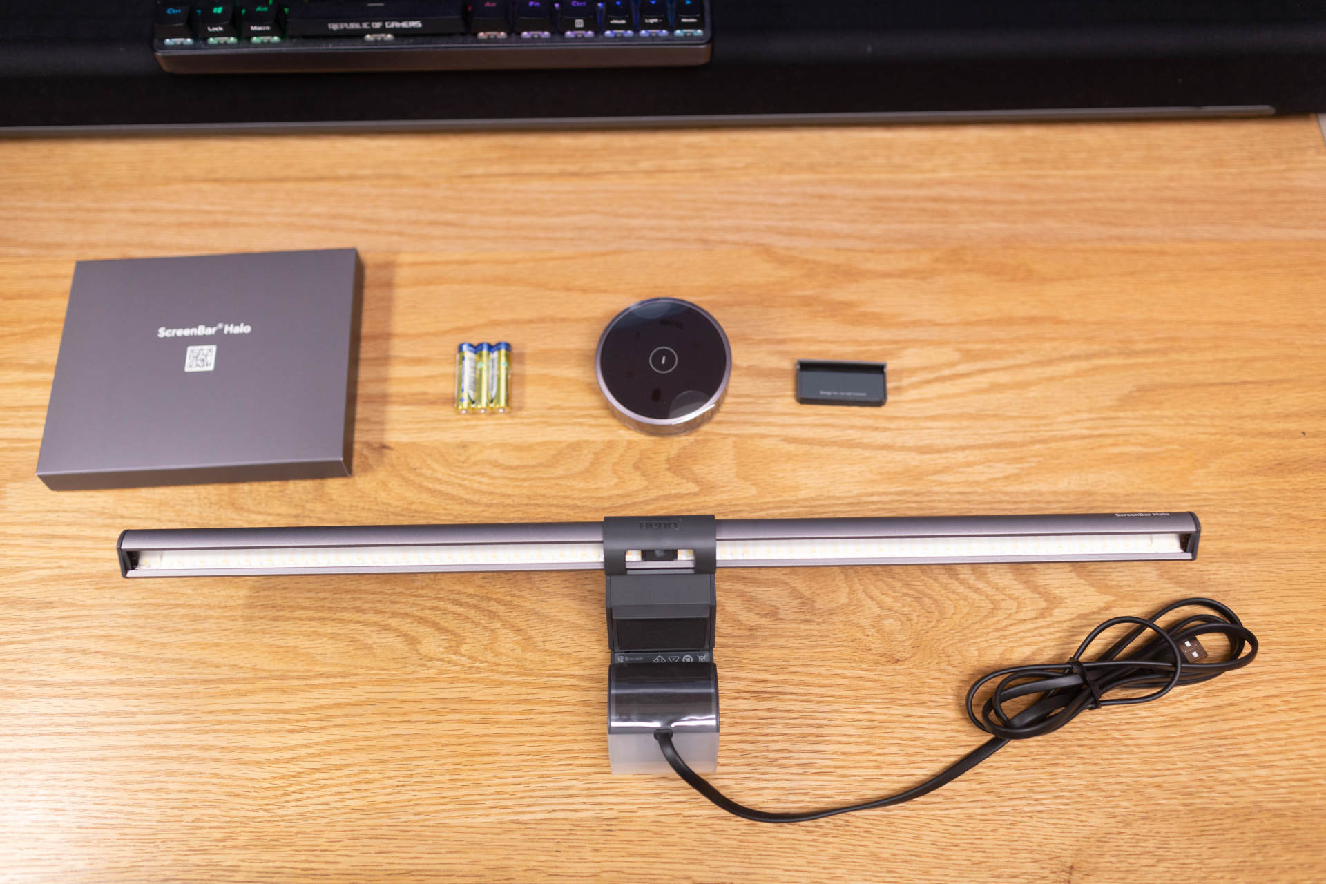 23.8英寸显示器桌面效果,桌面1.3米扩展显示器