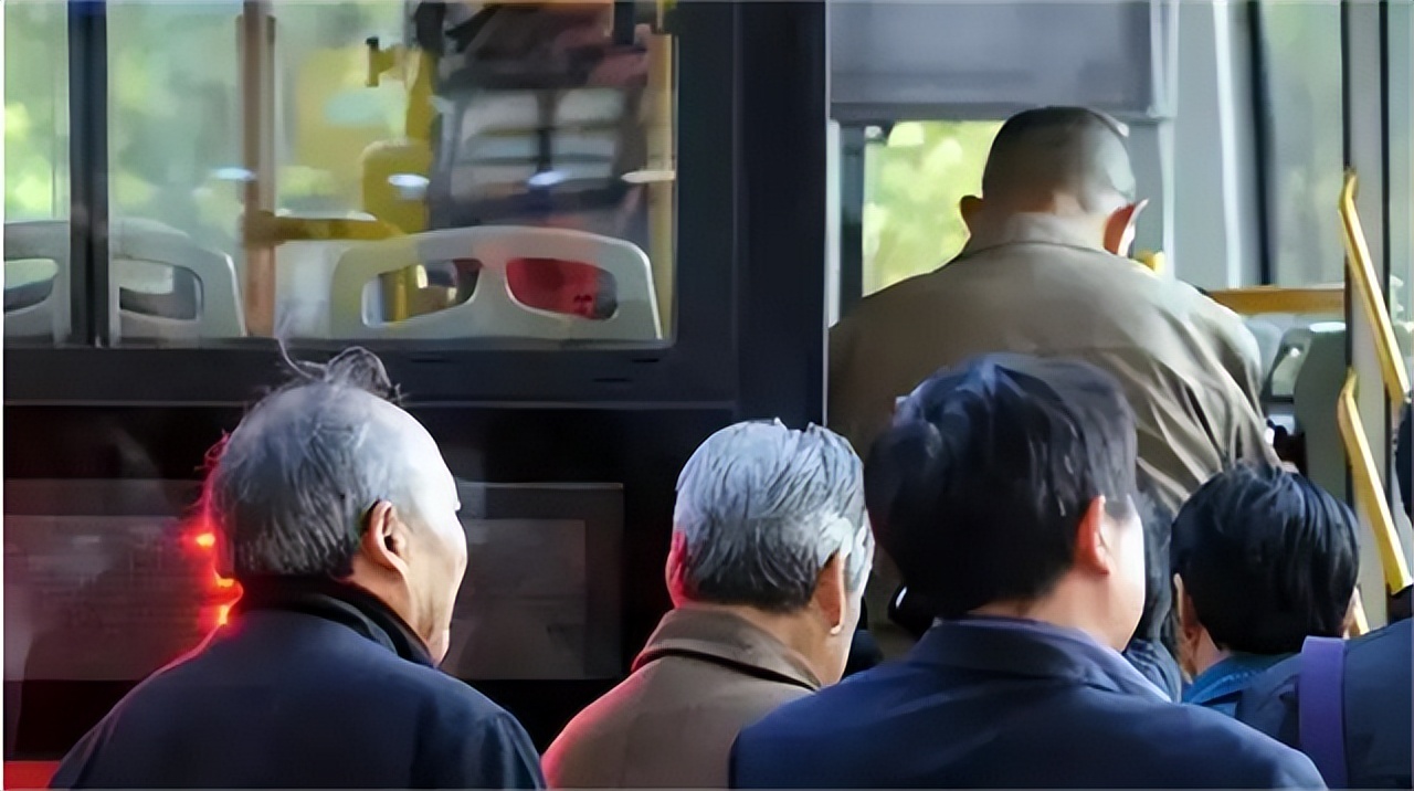 舍命夺刀误高考拒绝保送清华大学,两个夺刀少年错失高考如今怎样了