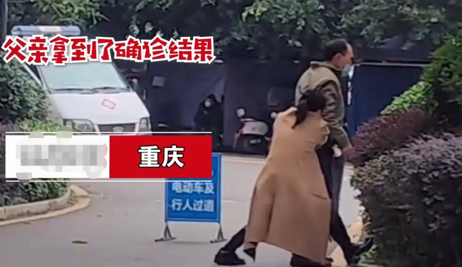 女儿哭着跪求想放弃治疗的父亲,爸爸放弃治疗女儿跪地求治疗