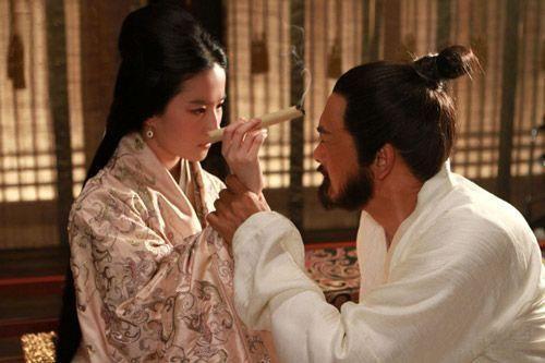 曹操被张绣打,三国曹操因为什么跟张绣反目成仇