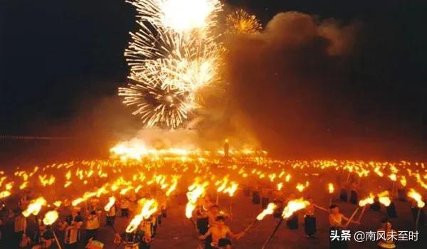 云南一年一度的火把节隆重开始,云南十大传统文化彝族火把节图片