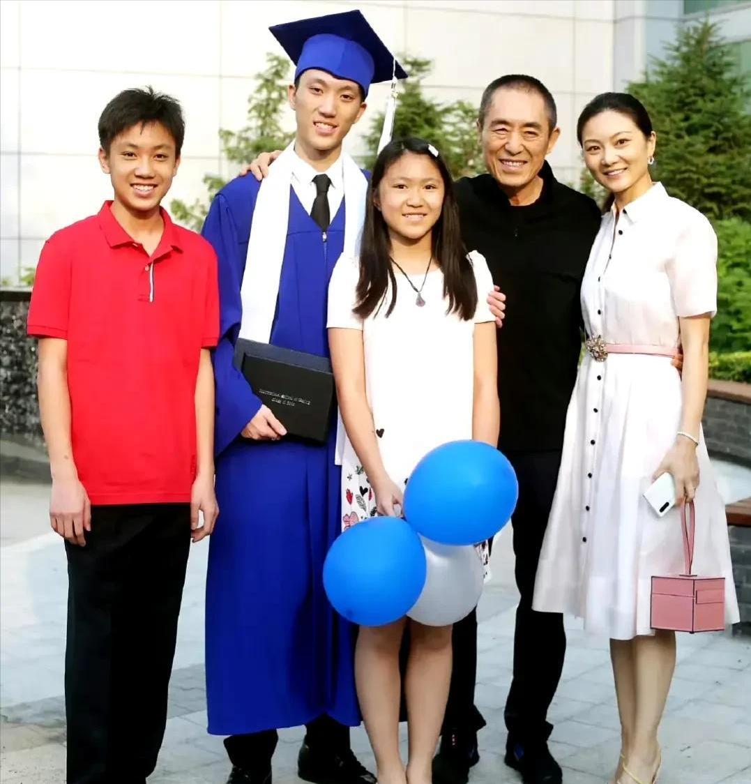 张艺谋毕业典礼,张艺谋参加长子毕业礼