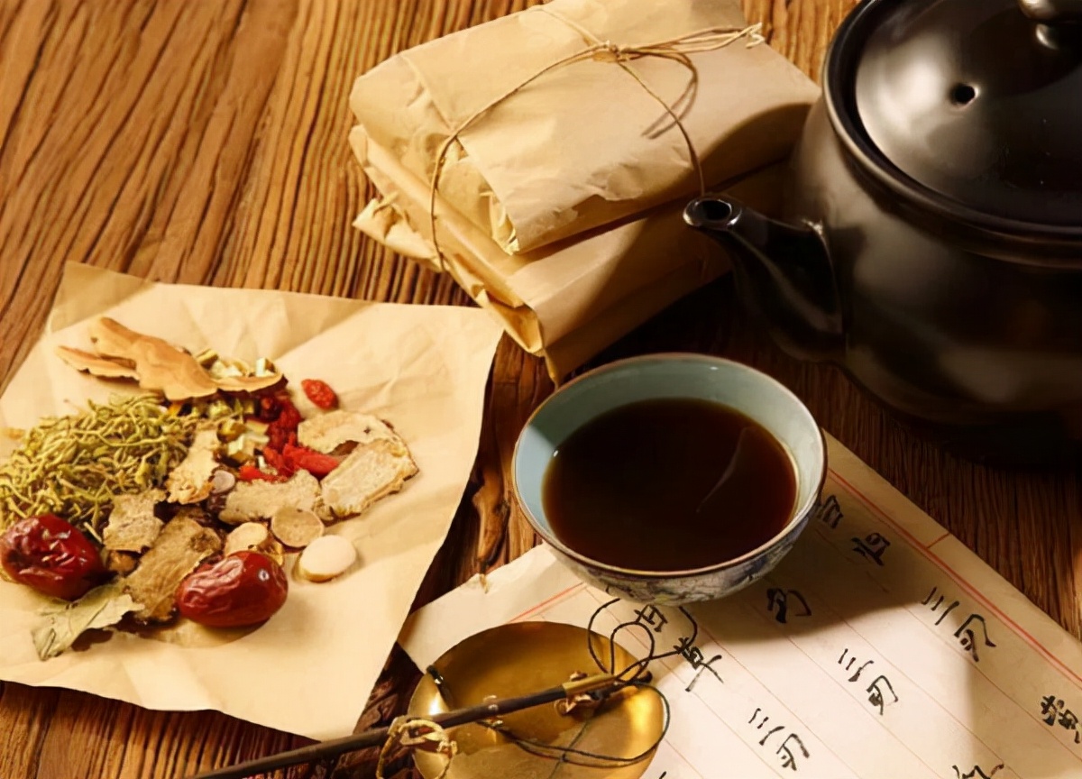 糖尿病肾病出现下肢水肿中医治疗,肾病综合征吃中药消水肿