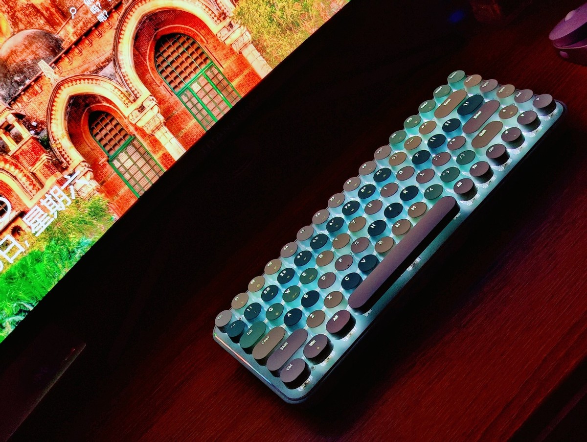 黑爵复古青轴键盘测评,青轴键盘和黑爵键盘哪个好