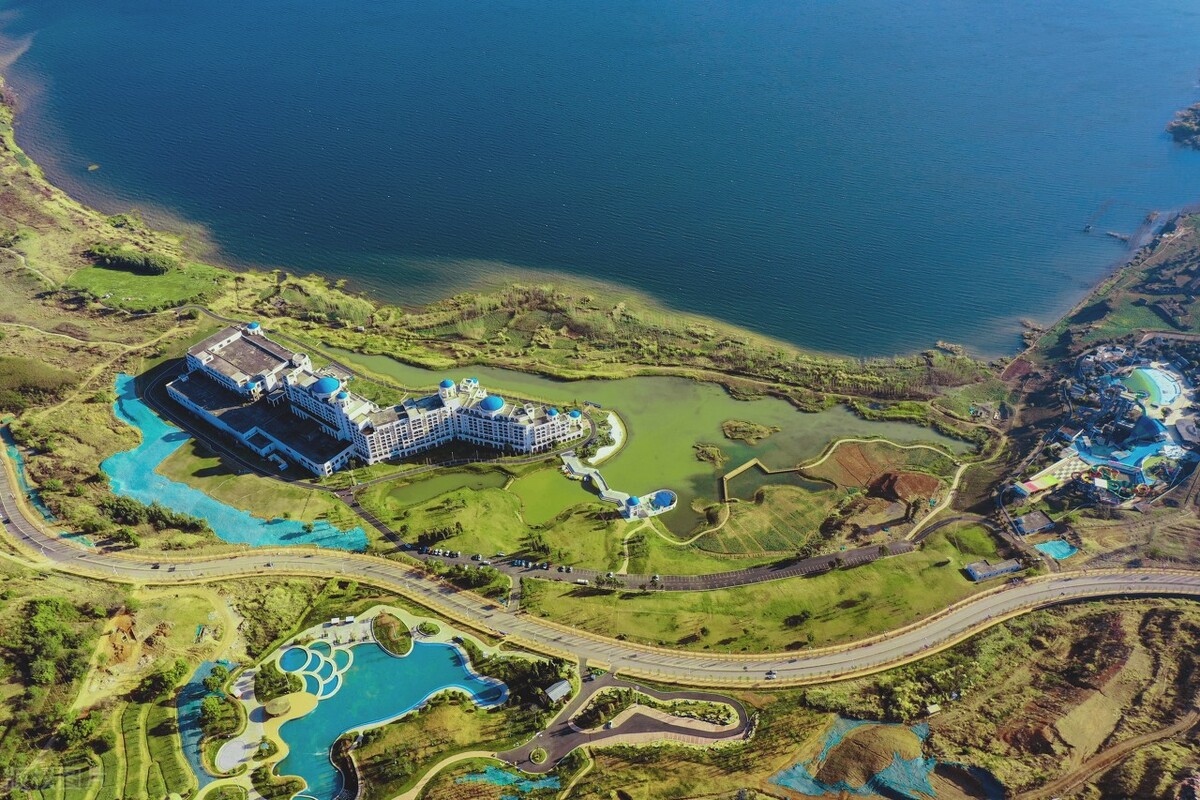 昆明澳城大厦筒子楼网红打卡地址,昆明粉色沙滩网红打卡地在哪里