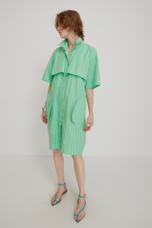 穿上JNBY裙子，来一场都市露营吧