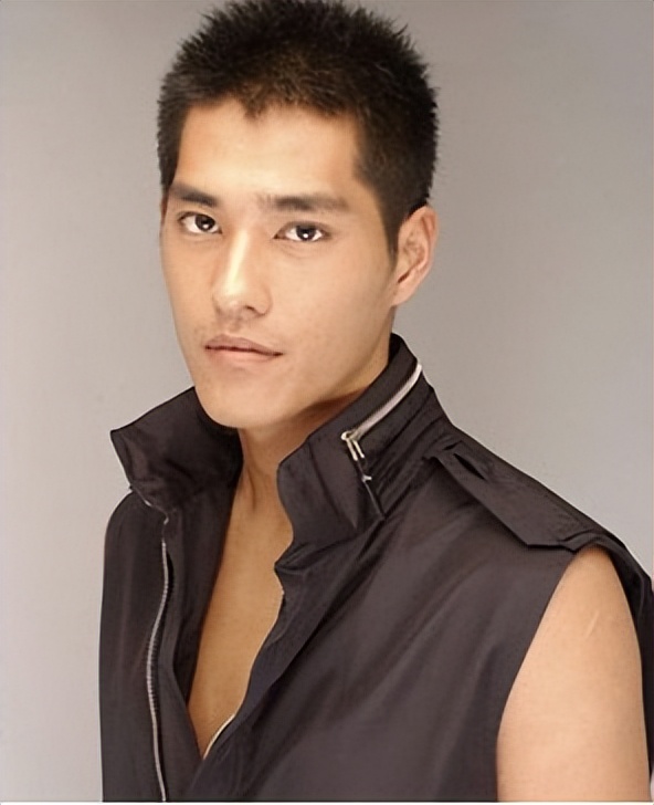 “一丝不挂”还不害臊，娱乐圈为艺术献身的“流氓真相”藏不住了