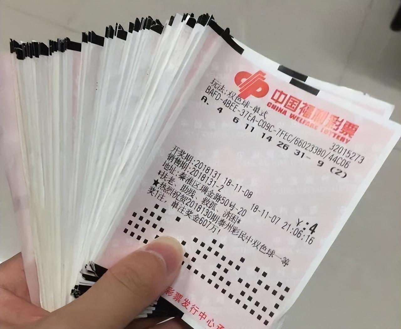 神秘男子买彩票中奖2100万,男子中彩票大奖第二天淡定去上班