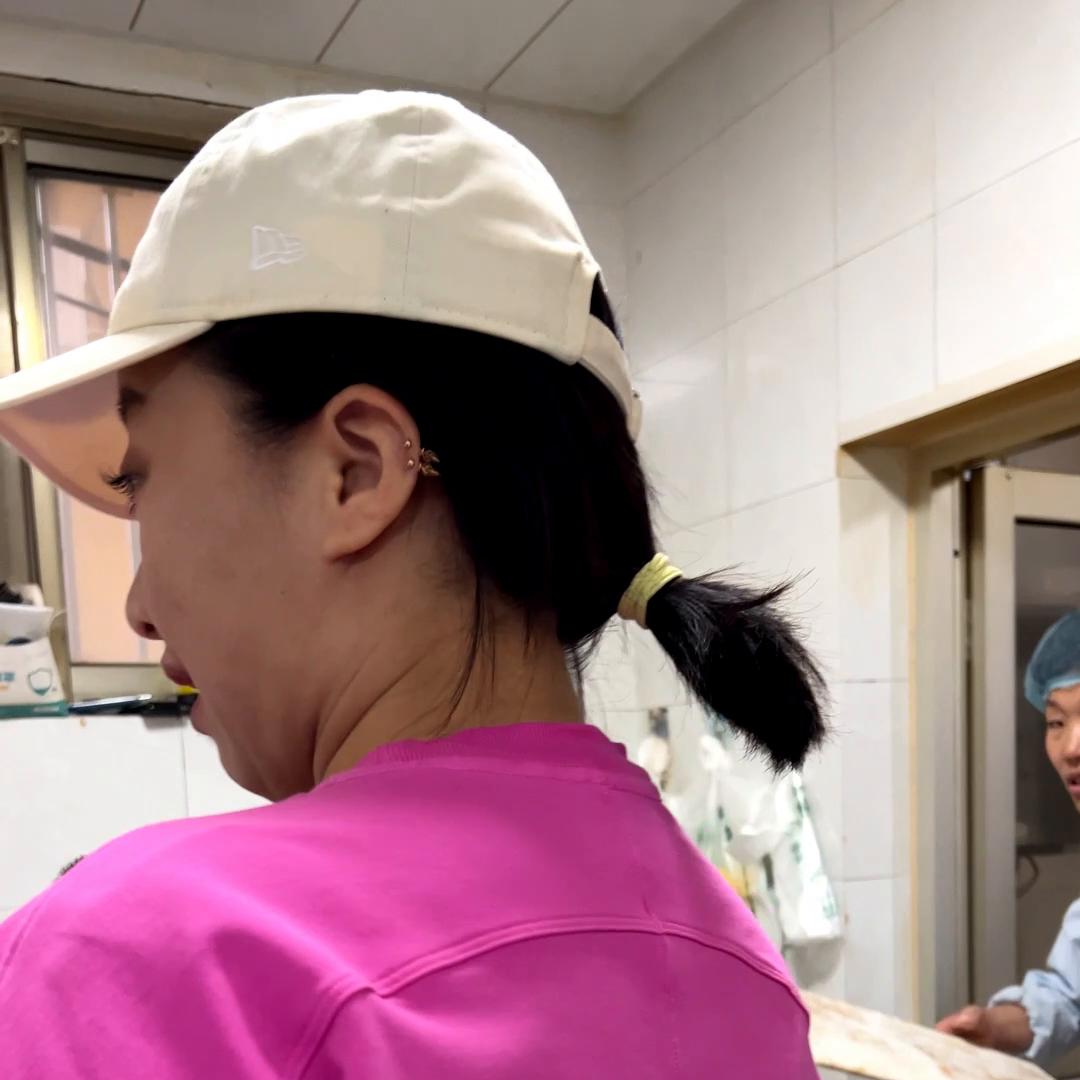 每天凌晨起来做烧饼,每天凌晨两点起床做早餐