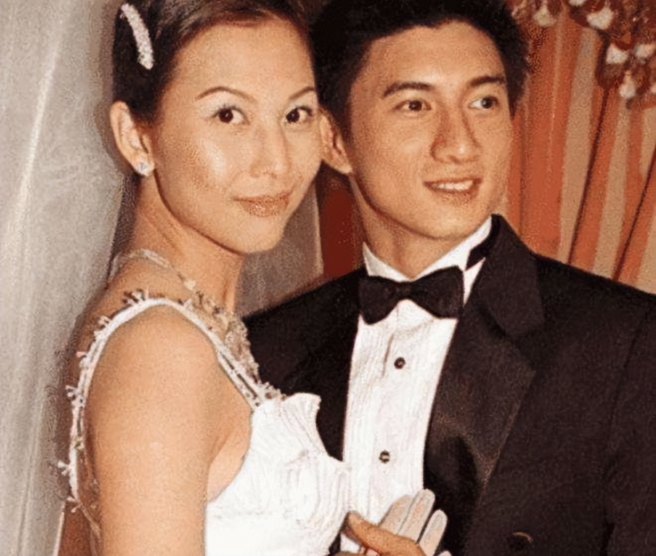 蔡少芬以前跟刘銮雄一起了几年,史上最惨的港姐是谁