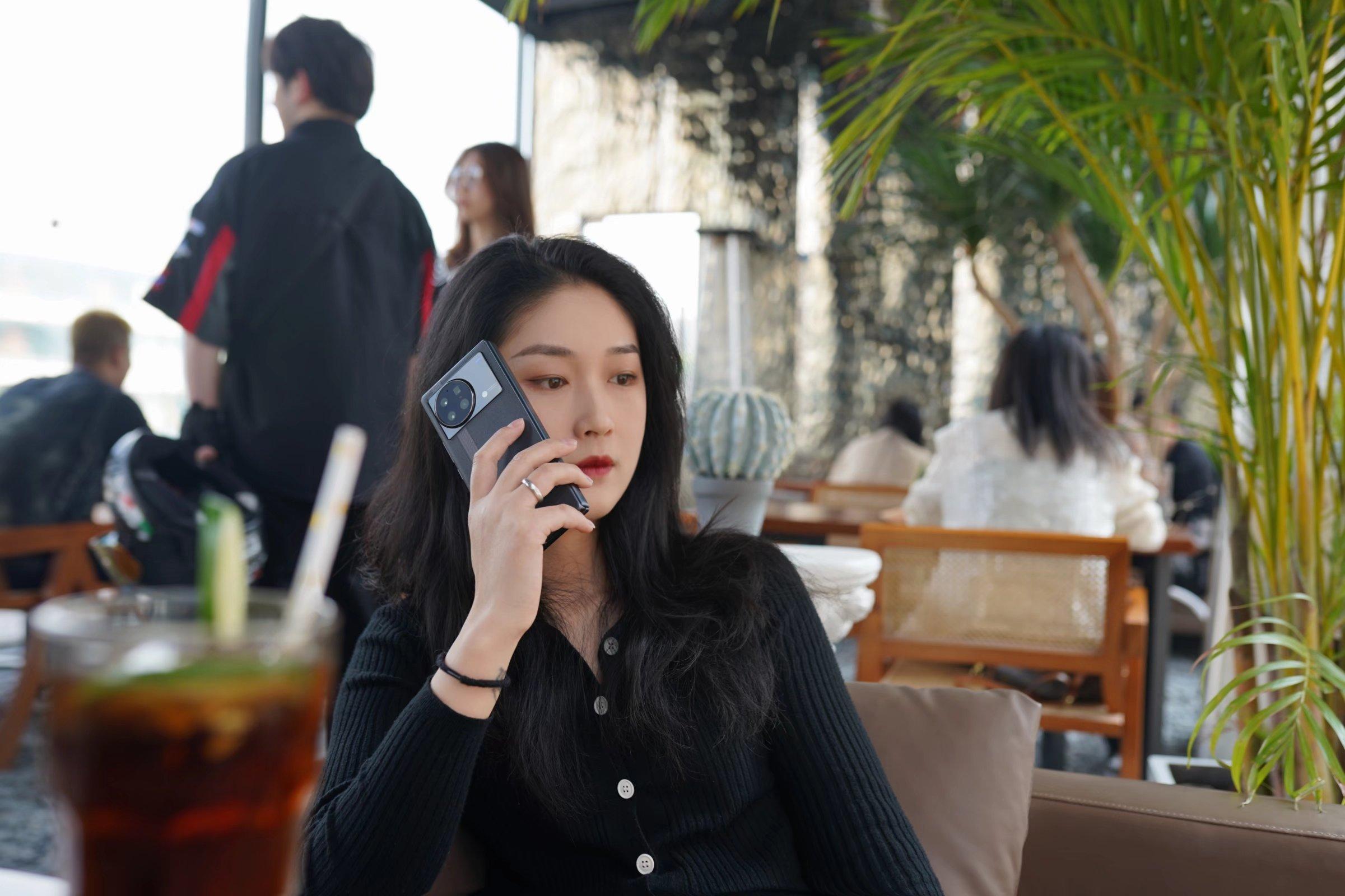 vivoXFold民间评测：8999起售，发布最晚折叠屏，能超越友商吗？