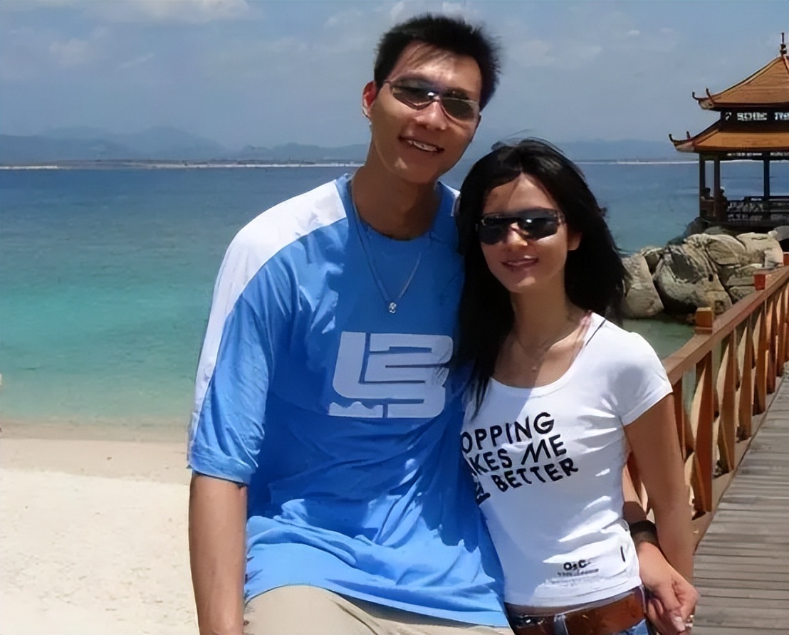 易建联与娇妻荆灵图片,易建联结婚生子了吗