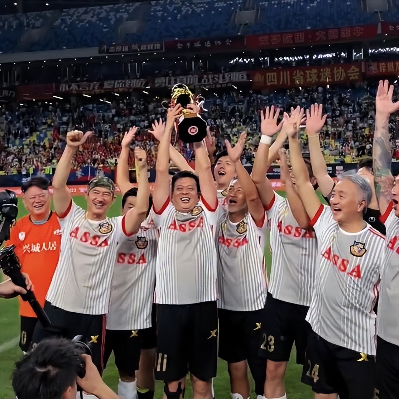 谭咏麟意外病倒图文,72岁谭咏麟生病瘦了十多斤