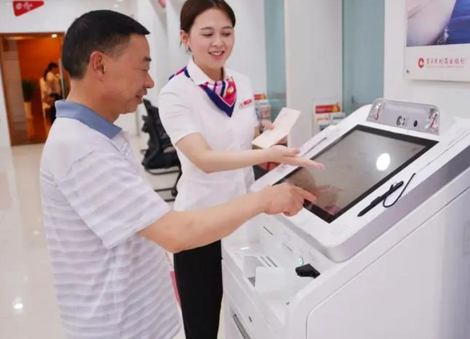 为什么银行工作人员帮我办信用卡,为什么银行工作人员特别热情