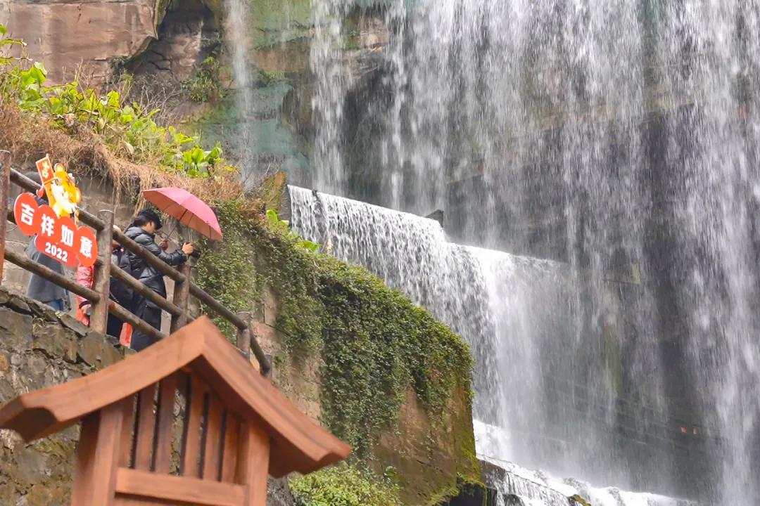 广安低坑大瀑布要门票吗,观瀑布最佳去处