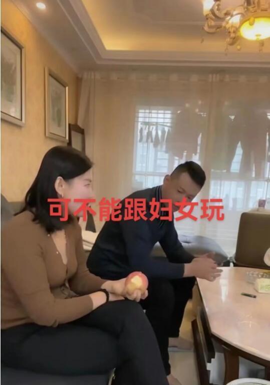 “八碗二哥不雅视频”风波酝酿，家庭地位回升，女儿三人个个都美