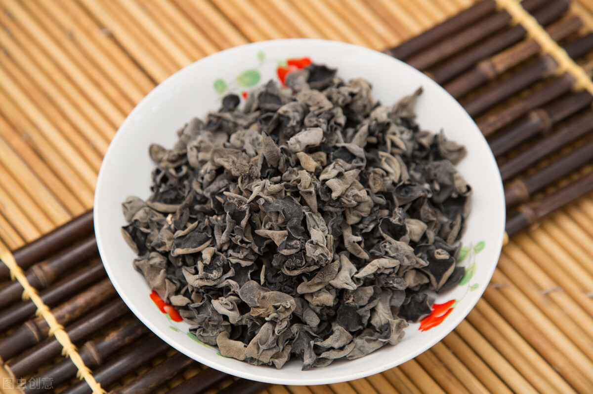 木耳怎么泡才不发霉,木耳不要直接用清水洗等于吃虫卵
