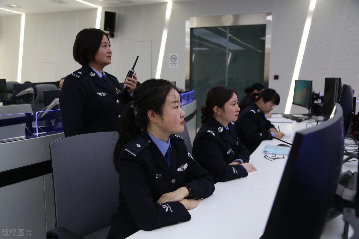 公务员制服搭配,公务员制服搭配什么鞋子最好看