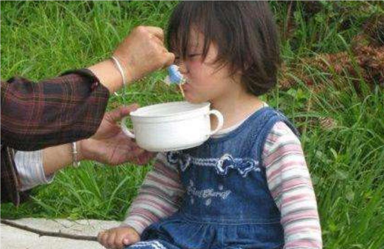 中国第一懒人杨锁23岁懒死在家中,河南第一懒人杨锁图片