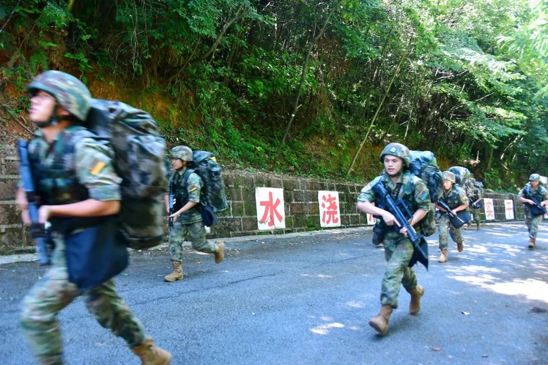 起床做一个快乐的人,起床做个积极向上乐观的女人