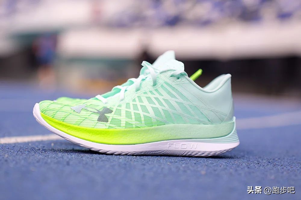 UAFLOWVelocitiElite：首款竞速碳板跑鞋的快速“出道”