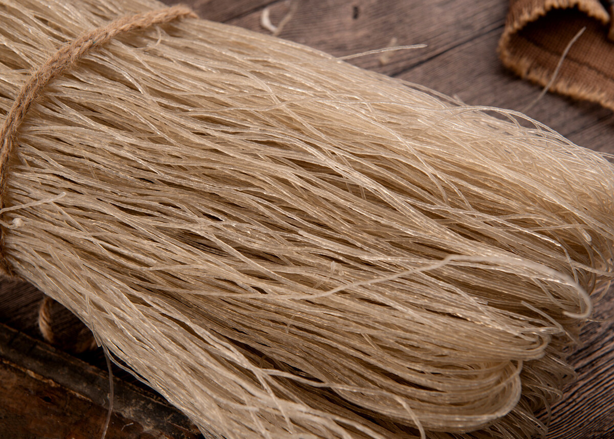 怎么鉴别粉条是纯红薯粉条,看看真假红薯粉条怎么辨别