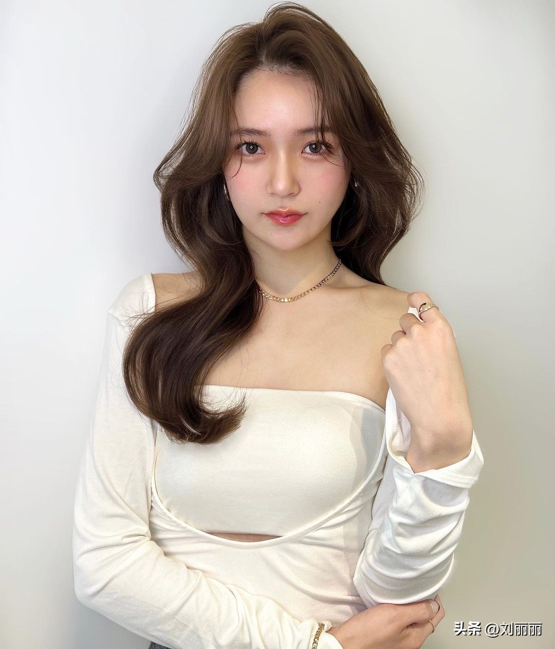 圆形女生什么发型能让五官立体,不太立体的圆脸女生适合什么发型