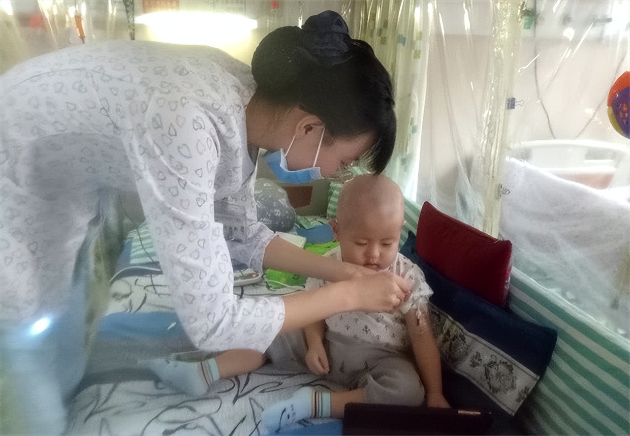 17年夫妻做4次试管终得子,2年后儿子却患癌,无奈将病母*养送**老院