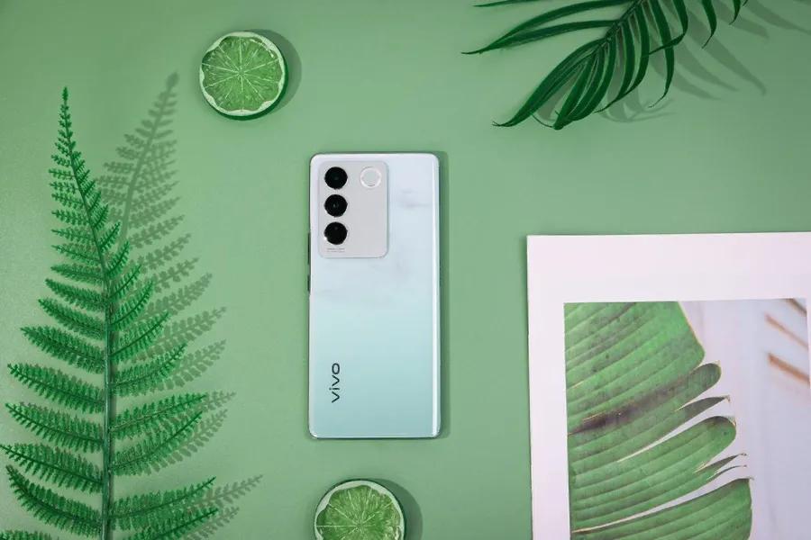 买手机内行人只推荐这“三款”，性能强悍，性价比高！适合打工人